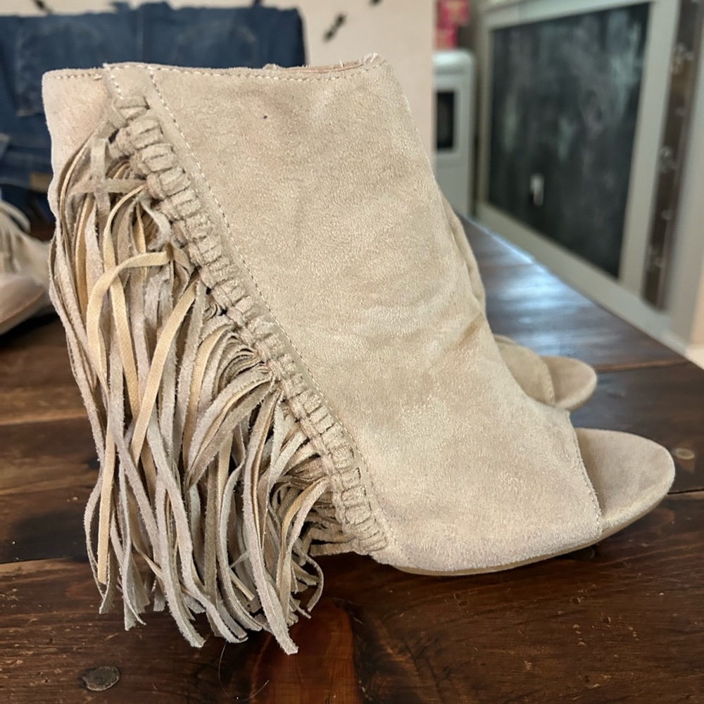 Open toed, fringed heels, suede heels, NFR worthy!
